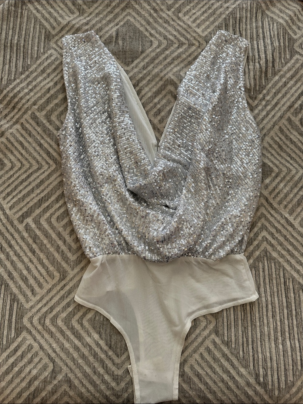 Sequin V-Neck Bodysuit in Silver - Picture 2 of 2